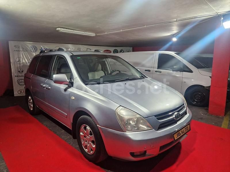 Usado Kia Carnival 185 CV (136 kW) 2007 Gris / plata Monovolumen