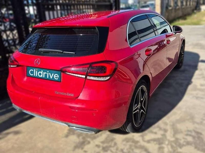 Usado Mercedes A180 109 CV (80 kW) 2018 Rojo Utilitario
