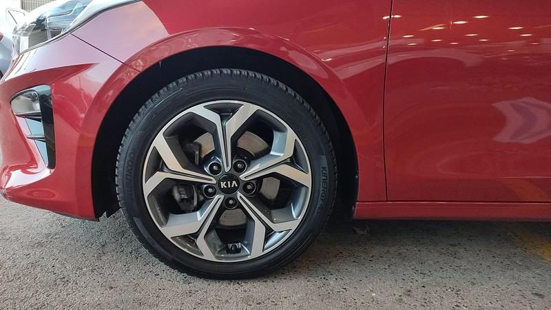 Usado Kia Ceed 101 CV (74 kW) 2020 Rojo Utilitario