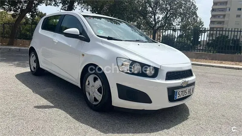 Usado Chevrolet Aveo LT 100 CV (73 kW) 2012 Blanco Berlina