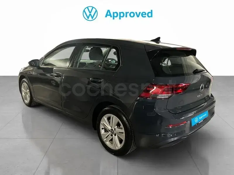 Usado VW Golf VIII 115 CV (84 kW) 2022 Gris / plata Berlina
