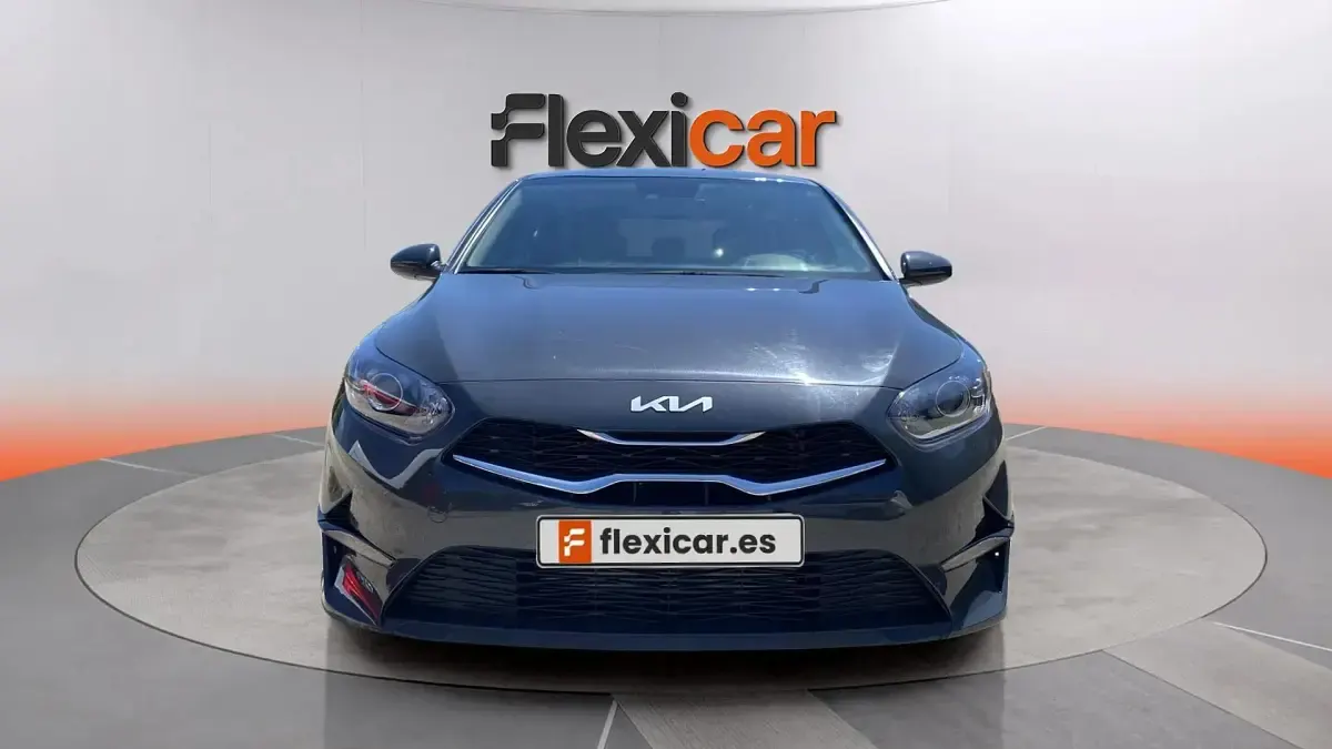Usado Kia Ceed 136 CV (100 kW) 2023 Gris Utilitario