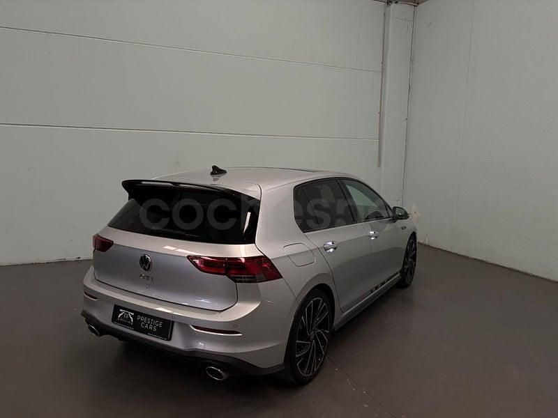 Usado VW Golf VIII GTI Clubsport 301 CV (221 kW) 2022 Gris / plata Berlina