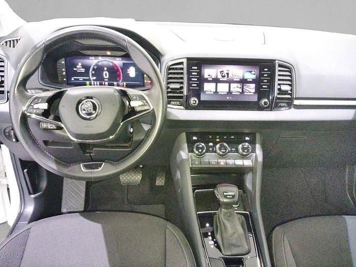 Usado Skoda Karoq Ambition 150 CV (110 kW) 2022 Blanco SUV