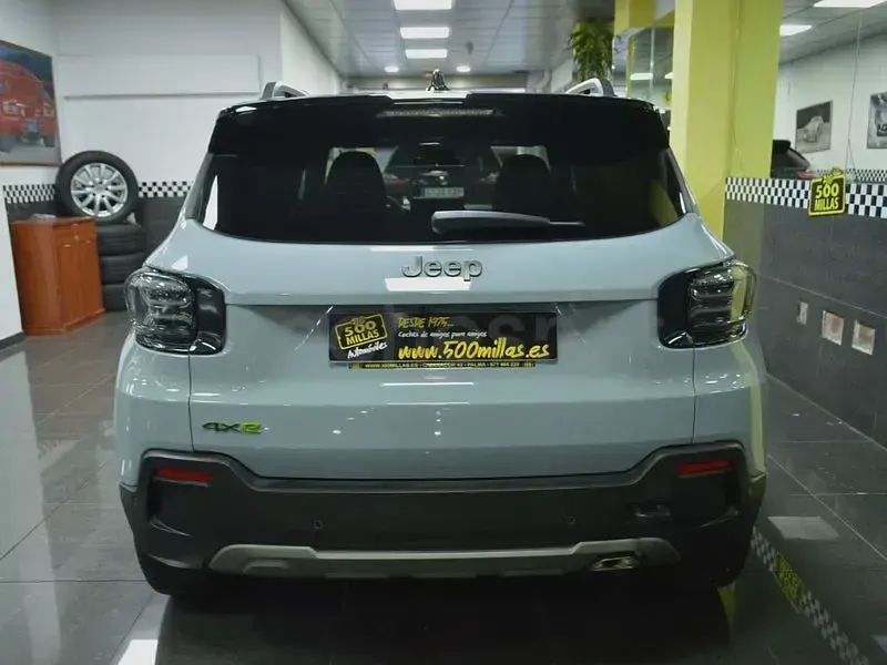 Usado Jeep Avenger North 145 CV (106 kW) 2025 Gris / plata SUV