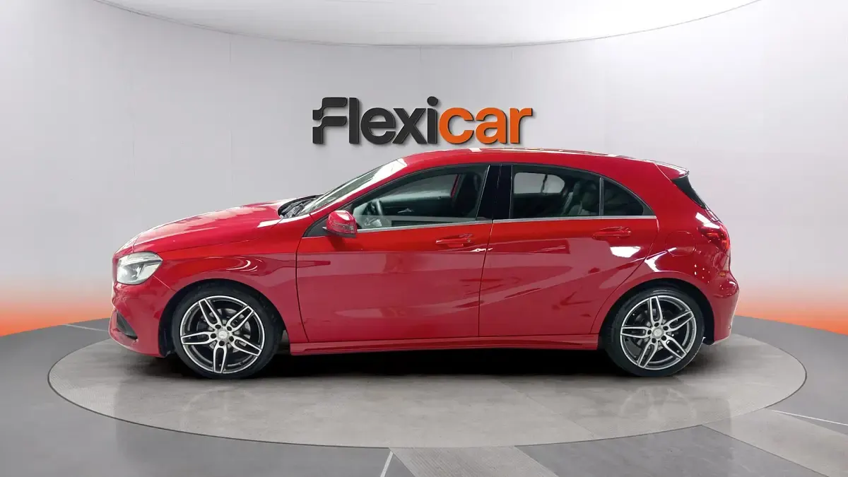 Usado Mercedes A200 AMG line 136 CV (100 kW) 2017 Rojo Utilitario