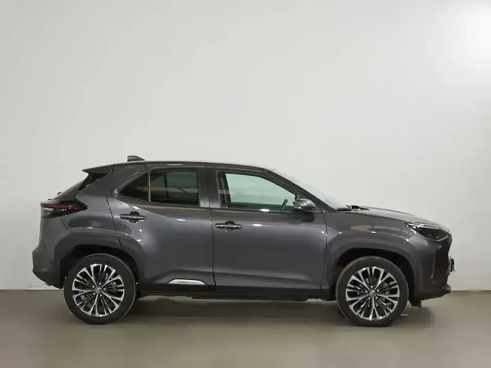 Usado Toyota Yaris Style 116 CV (85 kW) 2021 Gris Utilitario