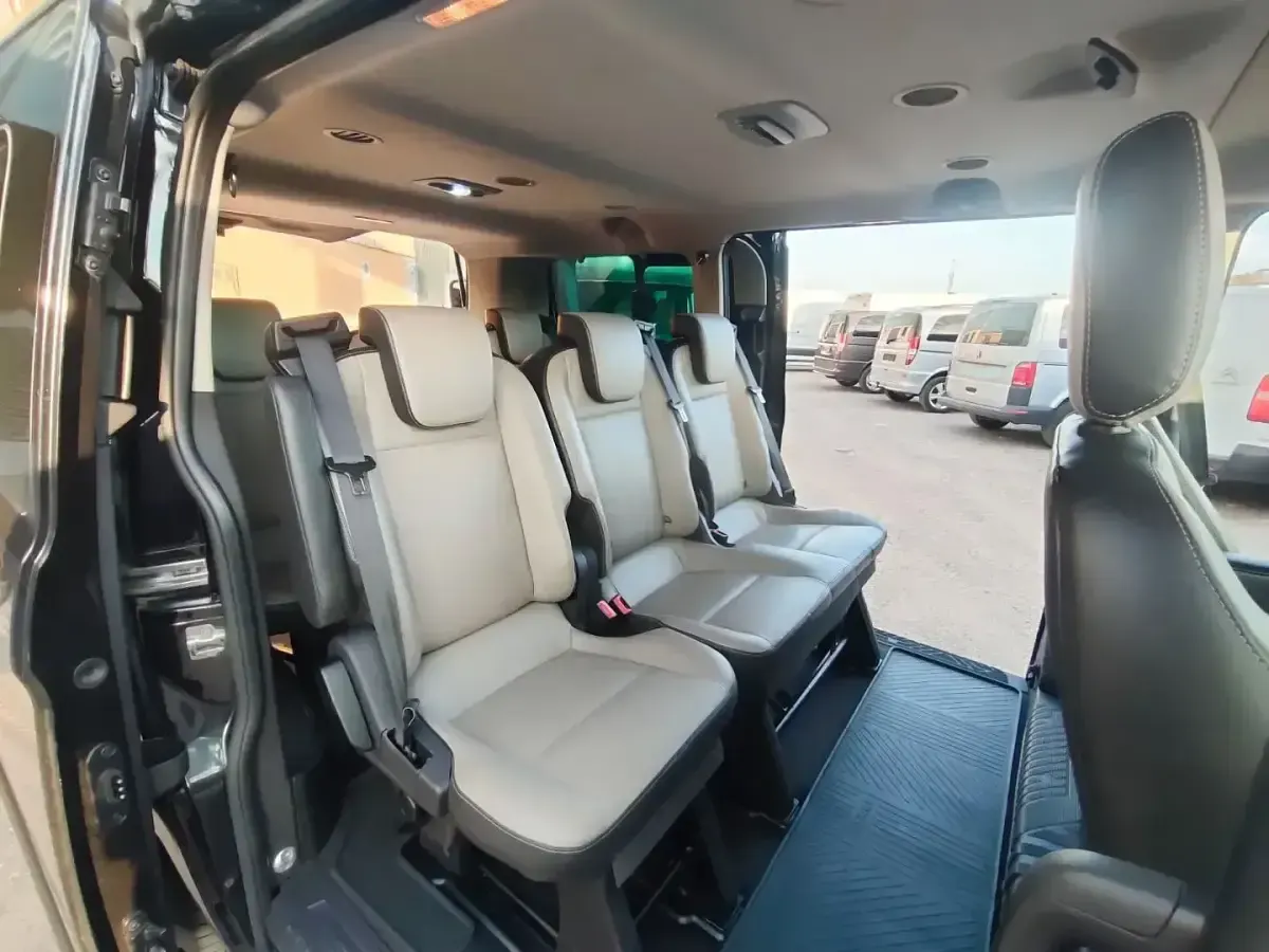 Usado Ford Tourneo Custom Titanium 155 CV (114 kW) 2015 Negro Van