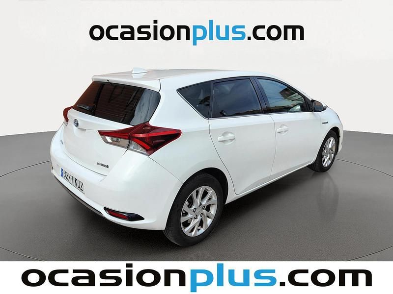 Usado Toyota Auris Hybrid Business Edition 136 CV (100 kW) 2018 Blanco Berlina