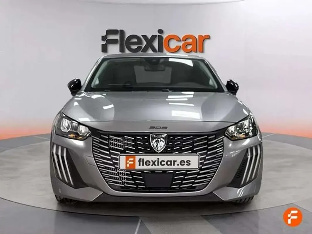 Usado Peugeot 208 Allure 101 CV (74 kW) 2025 Gris Utilitario