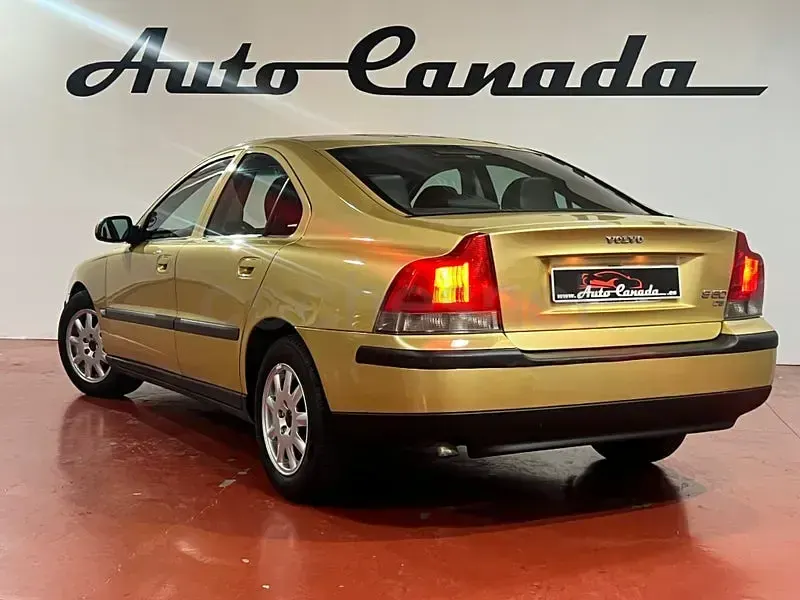 Usado Volvo S60 163 CV (119 kW) 2003 Amarillo Berlina