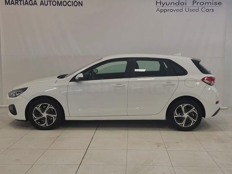 Usado Hyundai i30 120 CV (88 kW) 2021 Blanco Berlina