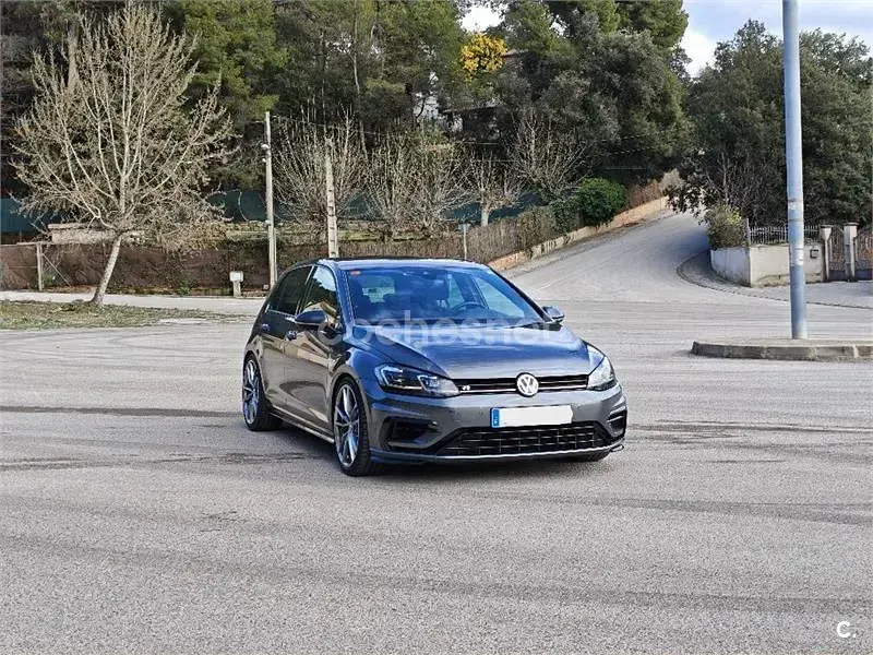 Usado VW Golf VII R 310 CV (228 kW) 2017 Gris / plata Berlina
