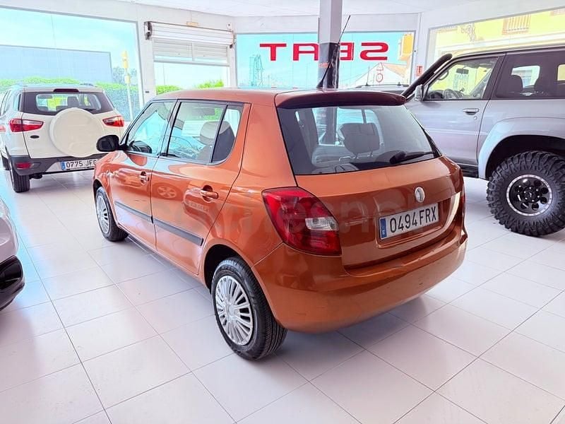 Usado Skoda Fabia 64 HP (47 kW) 2007 Laranja Sedan