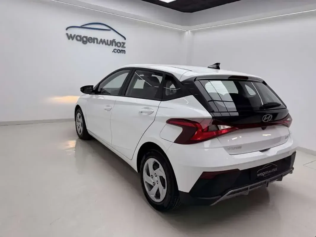 Usado Hyundai i20 80 CV (58 kW) 2025 Blanco Utilitario