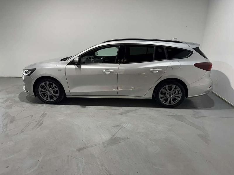 Usado Ford Focus ST-Line X 125 CV (91 kW) 2023 Plateado Familiar