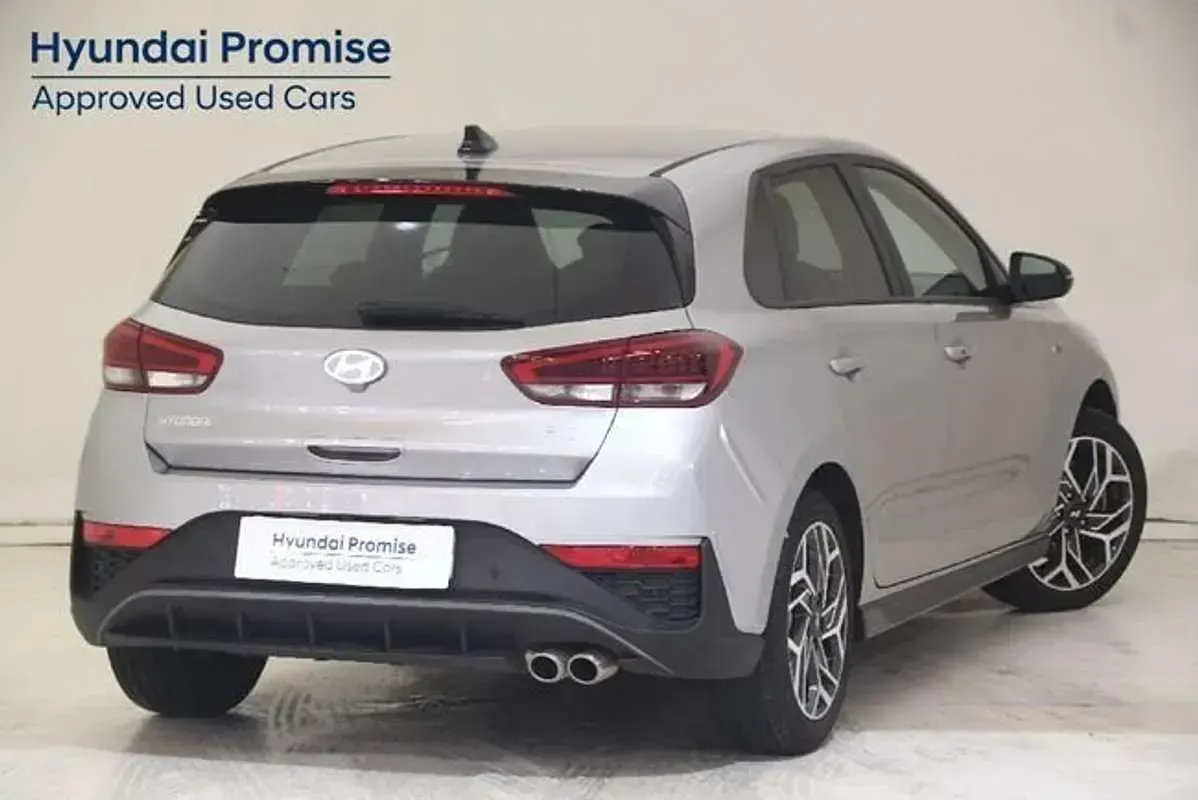 Usado Hyundai i30 N Line 97 CV (71 kW) 2025 Plateado Utilitario