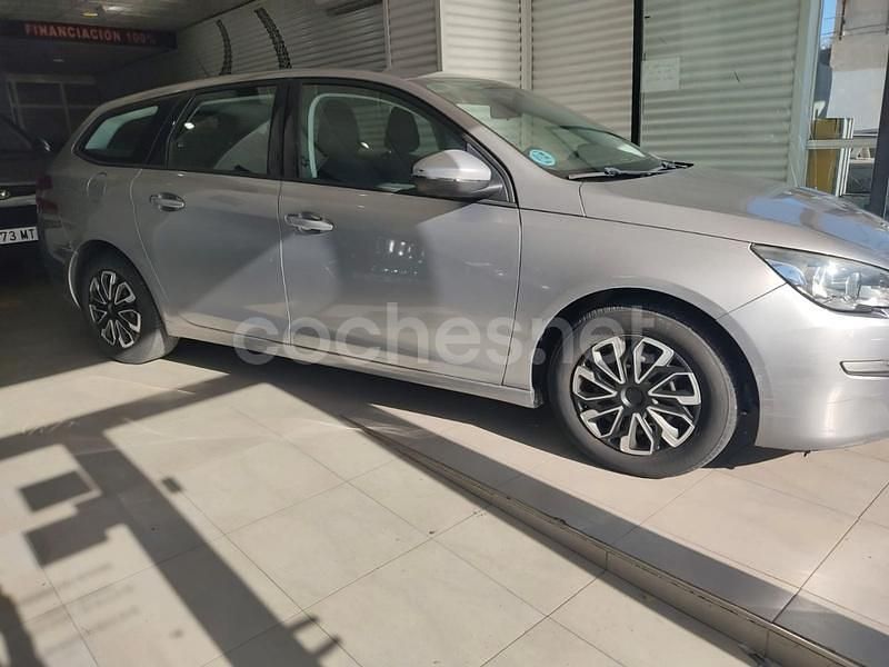 Usado Peugeot 308 SW Active 120 CV (88 kW) 2015 Gris / plata Familiar