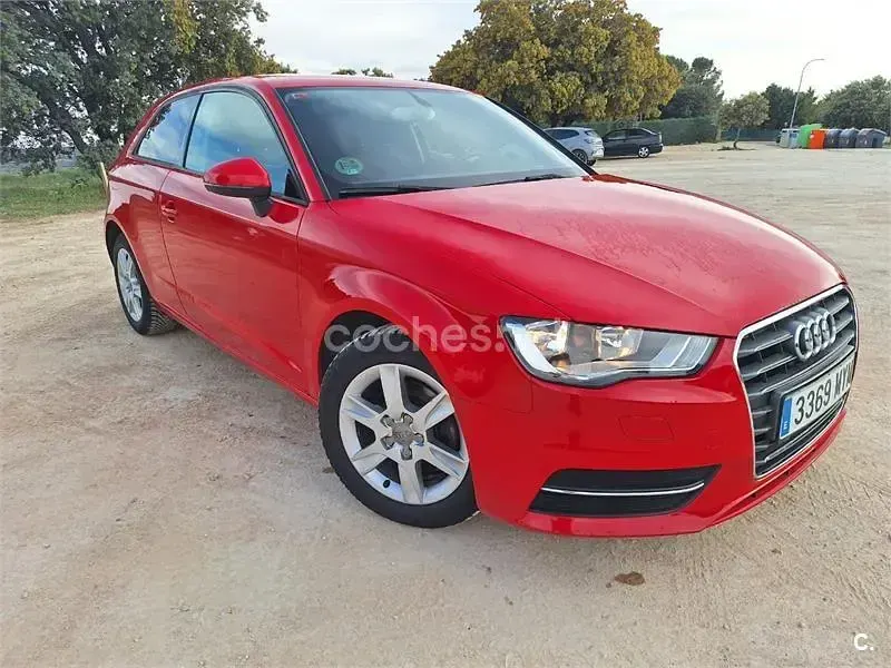 Usado Audi A3 Premium 105 CV (77 kW) 2013 Rojo Berlina