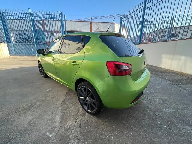 Usado Seat Ibiza FR 105 CV (77 kW) 2012 Verde Berlina