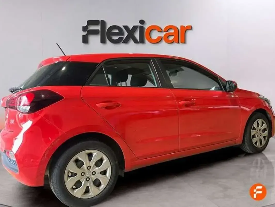 Usado Hyundai i20 100 CV (73 kW) 2019 Rojo Utilitario