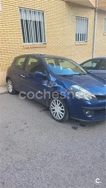 Usado Renault Clio II Dynamique 85 CV (62 kW) 2007 Azul Berlina