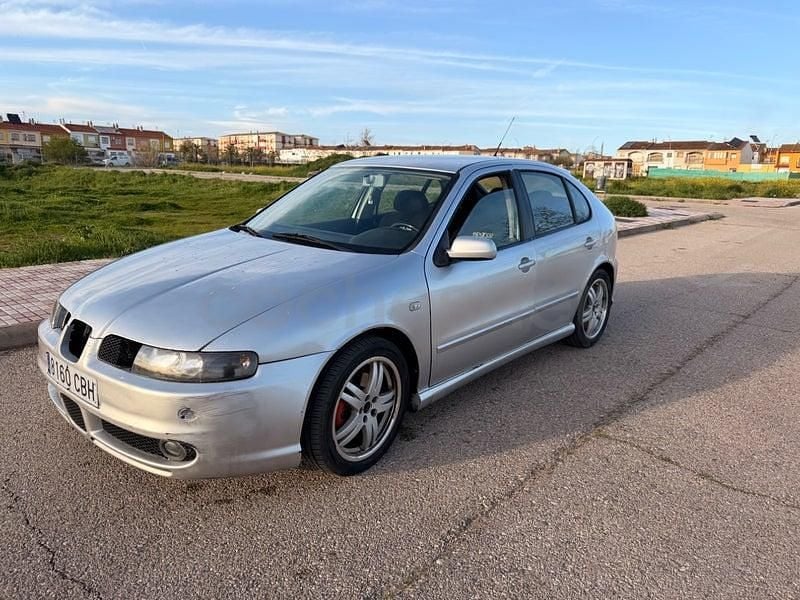 Usado Seat Leon Sport 150 CV (110 kW) 2003 Gris / plata Utilitario