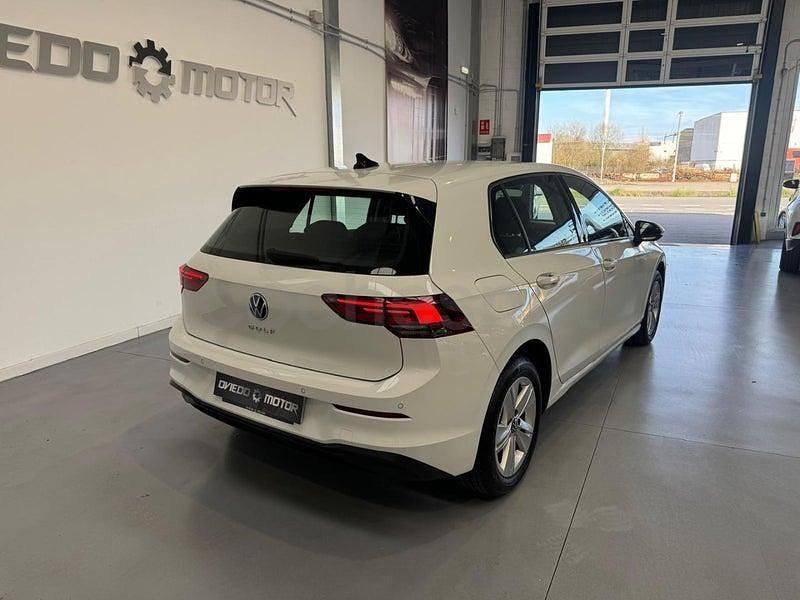 Usado VW Golf VIII Life 115 CV (84 kW) 2021 Blanco Berlina