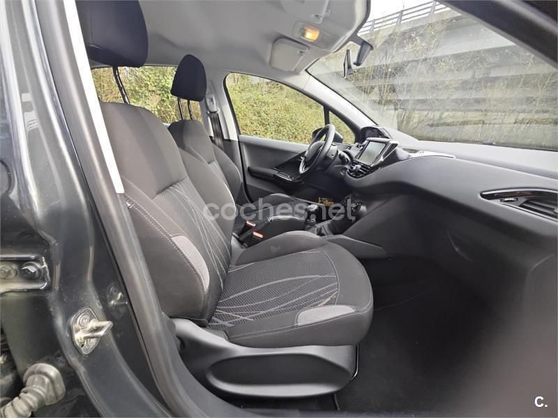 Usado Peugeot 208 Active 68 CV (50 kW) 2012 Gris / plata Utilitario