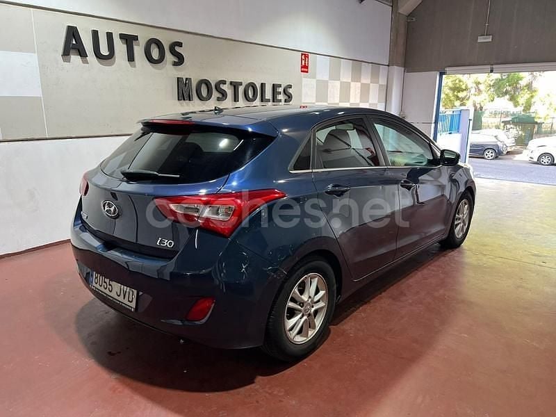 Usado Hyundai i30 135 CV (99 kW) 2016 Gris / plata Berlina