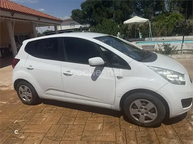 Usado Kia Venga 90 CV (66 kW) 2010 Blanco Utilitario