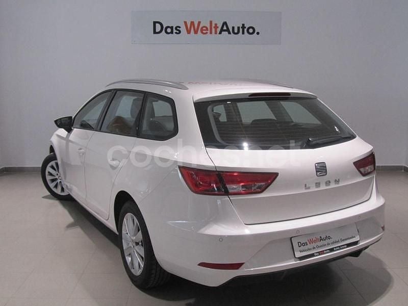 Usado Seat Leon Style 115 CV (84 kW) 2020 Blanco Familiar