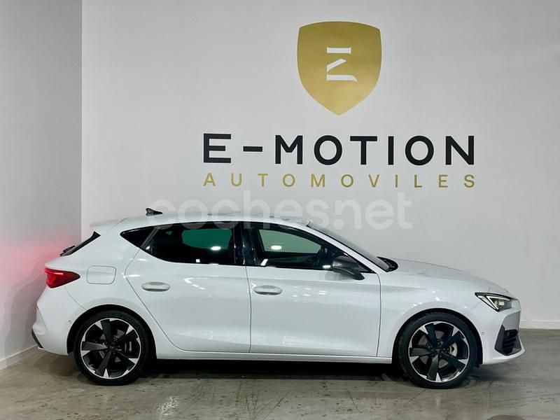 Usado Cupra Leon 190 CV (139 kW) 2023 Blanco Berlina