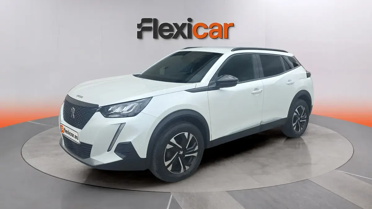 Usado Peugeot 2008 Active 100 CV (73 kW) 2023 Blanco SUV