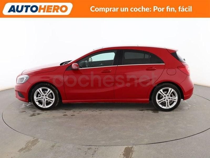 Usado Mercedes A180 Urban 110 CV (80 kW) 2014 Rojo Berlina