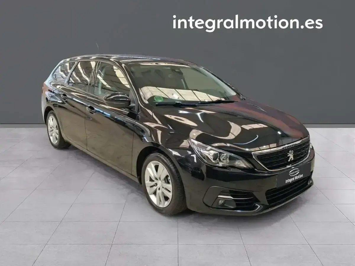 Usado Peugeot 308 SW Style 130 CV (95 kW) 2019 Negro Familiar