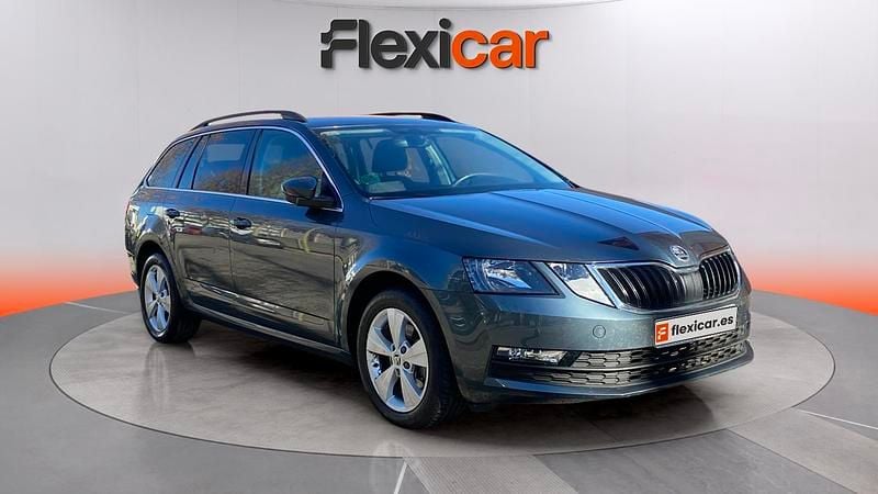 Usado Skoda Octavia Style 150 CV (110 kW) 2020 Gris Familiar