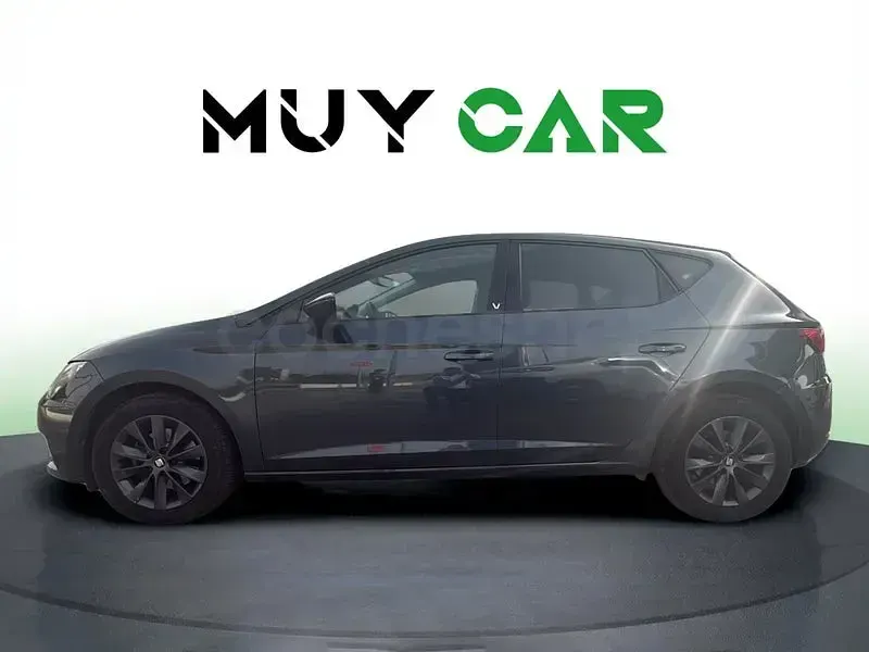 Usado Seat Leon Style 130 CV (95 kW) 2019 Gris / plata Berlina