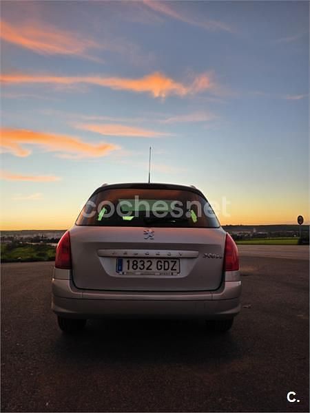 Usado Peugeot 308 SW 120 CV (88 kW) 2008 Gris / plata Familiar