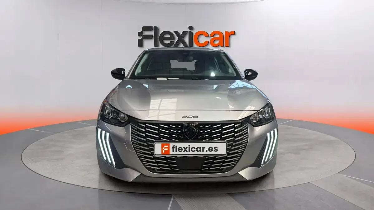 Usado Peugeot 208 Allure 101 CV (74 kW) 2025 Gris Utilitario