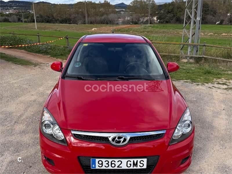 Usado Hyundai i30 Classic 109 CV (80 kW) 2009 Rojo Berlina