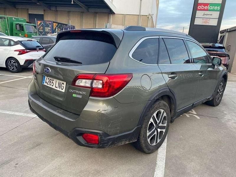 Usado Subaru Outback Sport 167 CV (122 kW) 2021 Verde Familiar