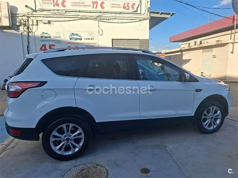 Usado Ford Kuga Business Edition 150 HP (110 kW) 2017 Branco SUV
