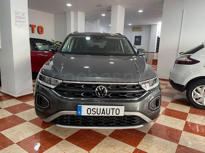 Usado VW T-Roc Life 115 CV (84 kW) 2022 Gris / plata SUV