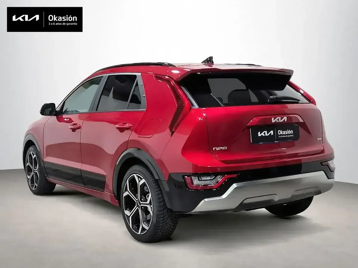Usado Kia Niro 141 CV (103 kW) 2024 Rojo SUV
