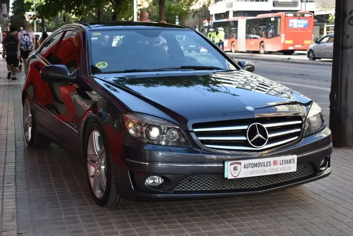 Usado Mercedes C200 122 CV (89 kW) 2009 Gris Coupe
