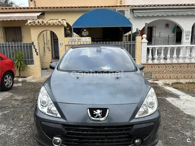 Usado Peugeot 307 110 CV (80 kW) 2007 Gris / plata Berlina