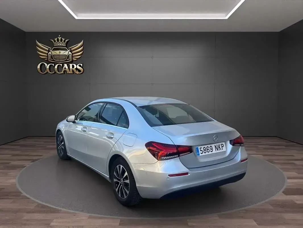 Usado Mercedes A180 Advanced 116 CV (85 kW) 2022 Gris Berlina