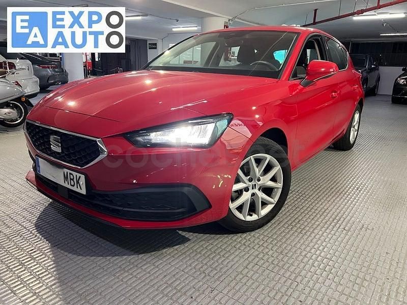 Usado Seat Leon Style 110 CV (80 kW) 2022 Rojo Berlina