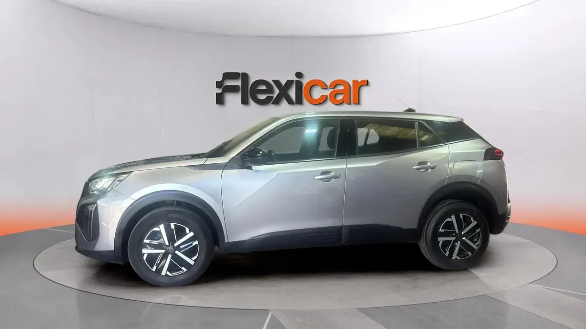 Usado Peugeot 2008 Active 101 CV (74 kW) 2023 Gris SUV